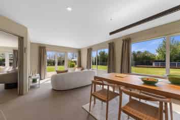 103 Regents Park Drive, Redwood