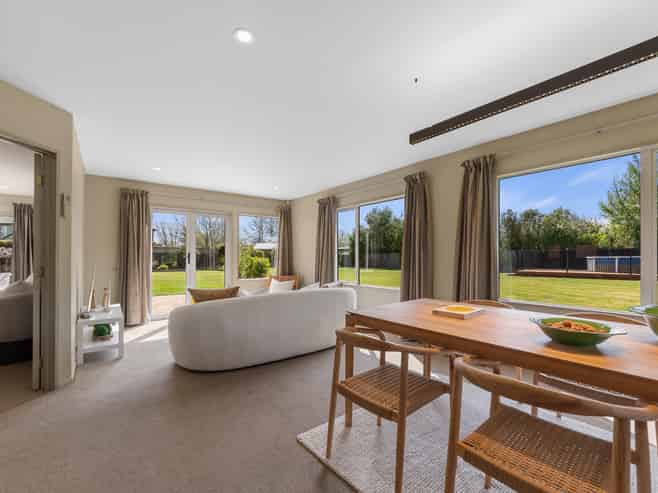 103 Regents Park Drive, Redwood