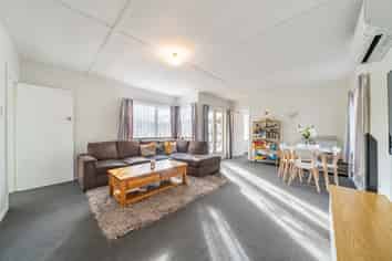 2 Davis Grove, Wainuiomata