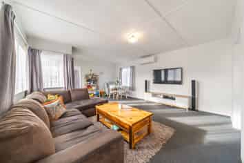 2 Davis Grove, Wainuiomata
