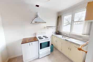 (upper lef/539B Featherston Street, Roslyn