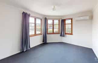 (upper lef/539B Featherston Street, Roslyn