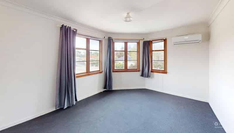 (upper lef/539B Featherston Street, Roslyn