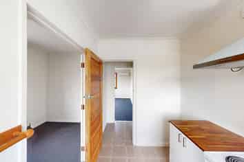 (upper lef/539B Featherston Street, Roslyn