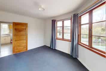 (upper lef/539B Featherston Street, Roslyn