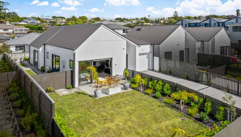 33 Cambie Avenue, Red Beach