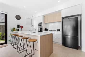 33 Cambie Avenue, Red Beach