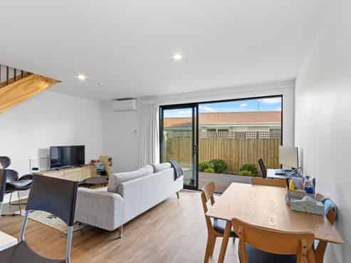 2/45 Division Street, Riccarton