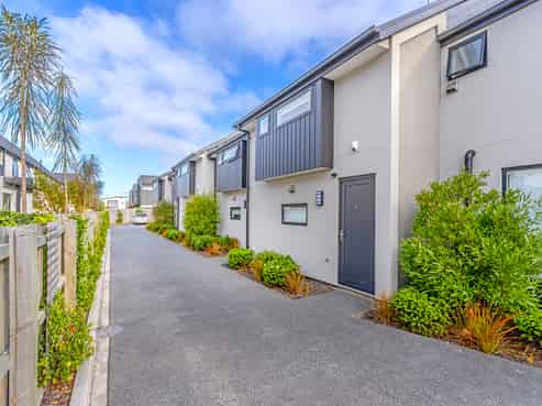 2/45 Division Street, Riccarton