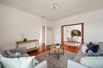 162 Sutherland Road, Lyall Bay