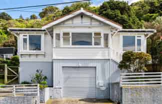 162 Sutherland Road, Lyall Bay