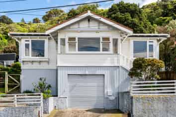 162 Sutherland Road, Lyall Bay