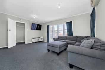 1/10 Dolphin Street, Pakuranga