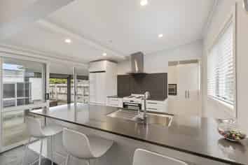 27 Tukapa Street, Westown