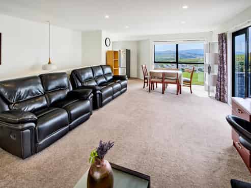 32 Tea Tree Lane, Woodridge