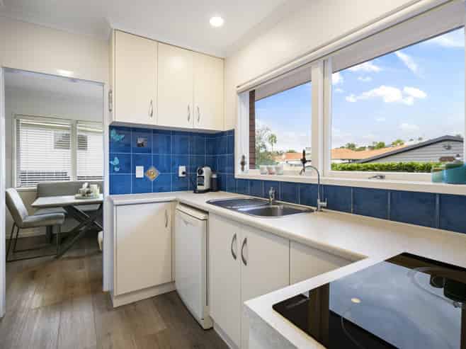 32 Mirrabooka Avenue, Botany Downs