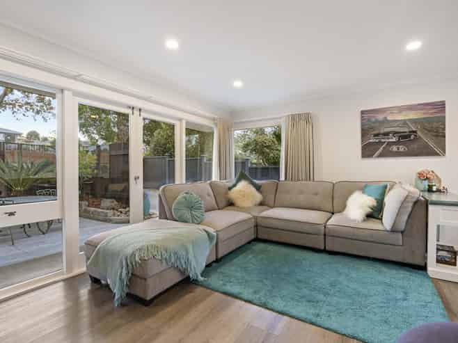 32 Mirrabooka Avenue, Botany Downs