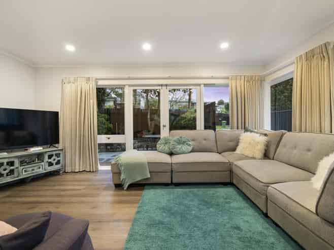 32 Mirrabooka Avenue, Botany Downs