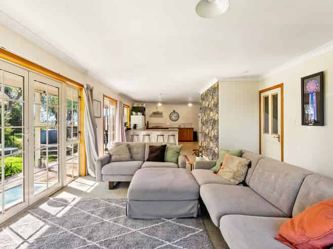 215 Riverbend Road, Meeanee