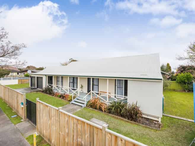 2 Escort Grove, Awapuni