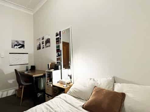 B/4 Rixon Grove, Mount Victoria