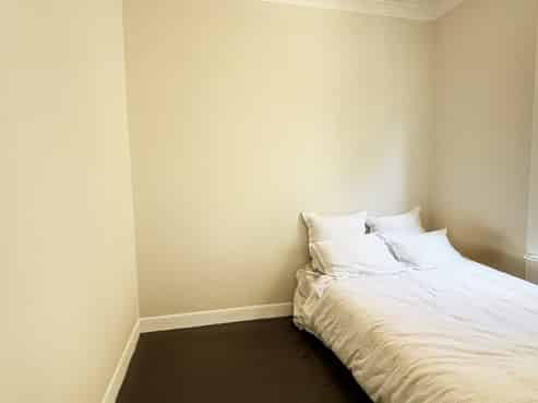 B/4 Rixon Grove, Mount Victoria