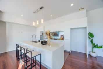 2 Myra G Place, Stanmore Bay