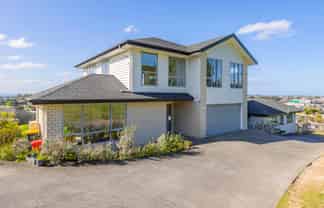 2 Myra G Place, Stanmore Bay