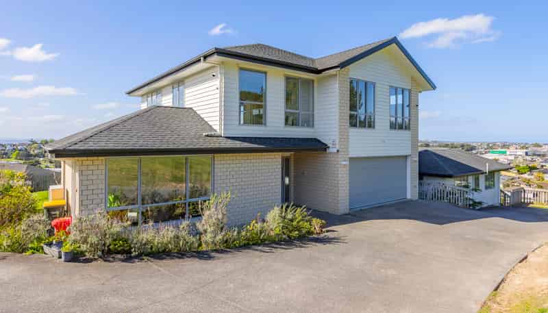 2 Myra G Place, Stanmore Bay
