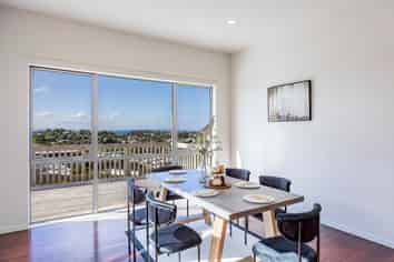 2 Myra G Place, Stanmore Bay