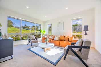 2 Myra G Place, Stanmore Bay