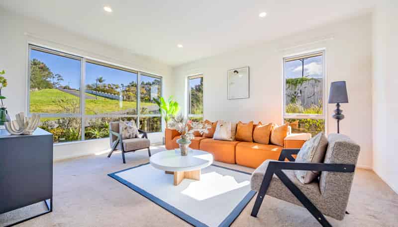 2 Myra G Place, Stanmore Bay