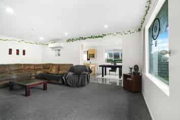 29 Wall Street, Nawton