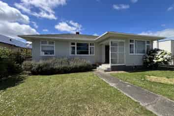 166 College Street, West End