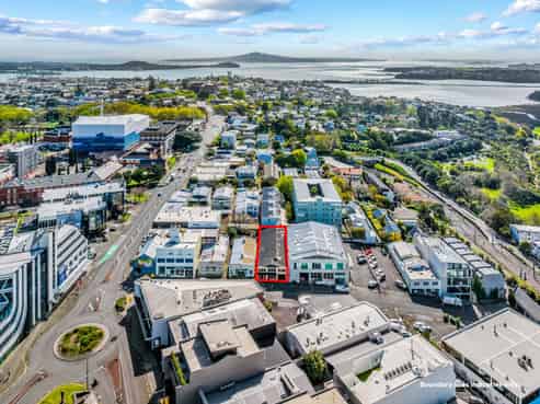 VACANT, VERSATILE OFFICE/WAREHOUSE
