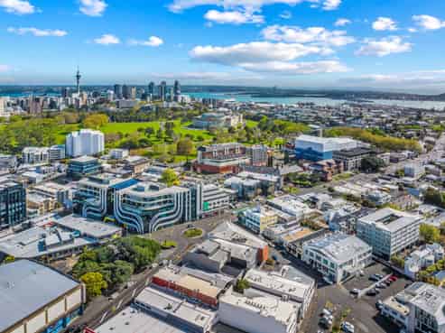 VACANT, VERSATILE OFFICE/WAREHOUSE
