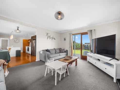 73 Jellicoe Street, Martinborough