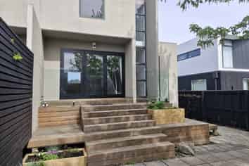 7/33 Winchester Street, Merivale