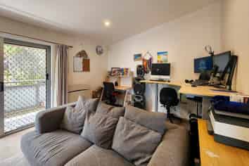 21B Brian Crescent, Stanmore Bay