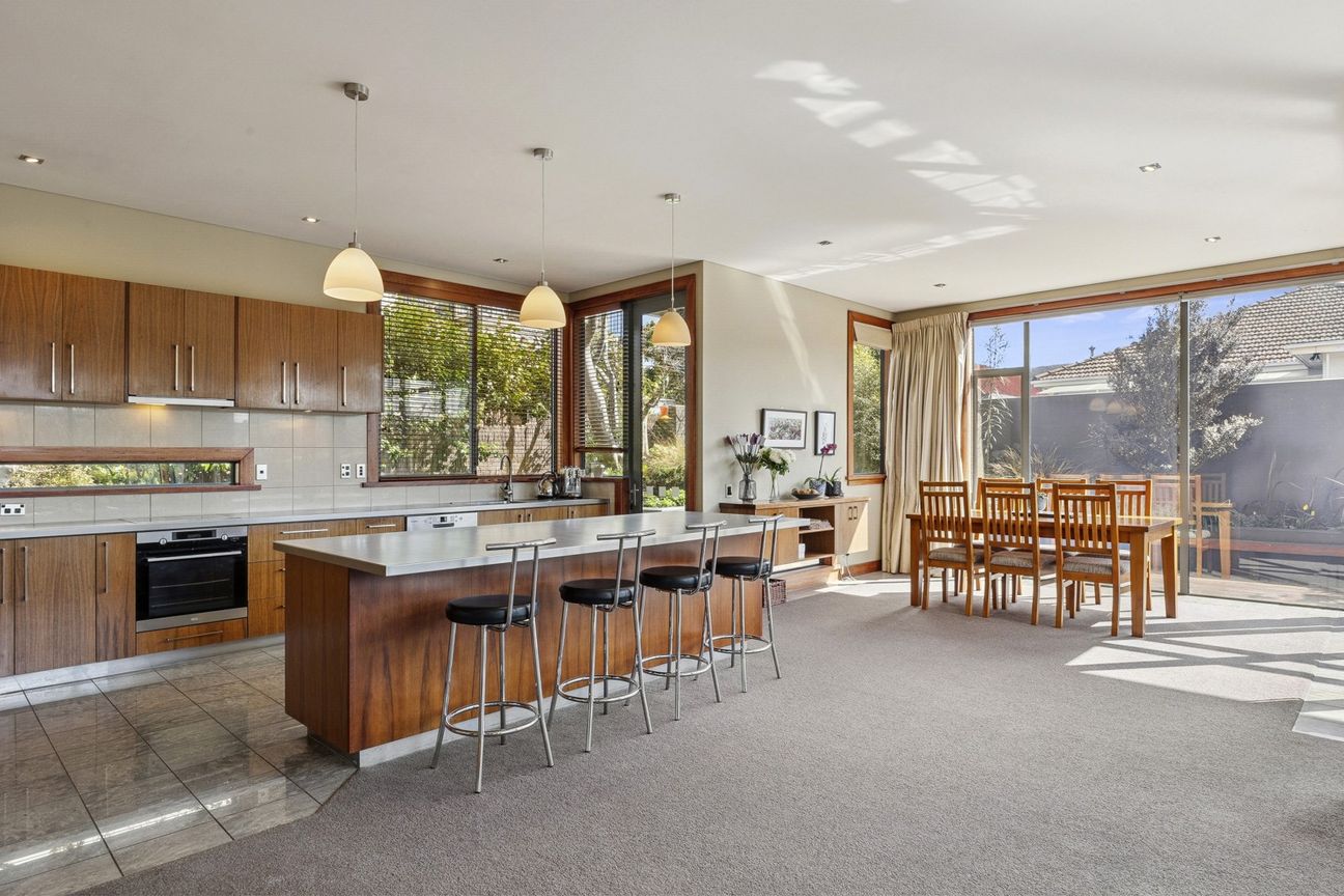 Architectural flair, timeless appeal - View 3