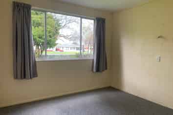 2/196 Kimbolton Road, Feilding