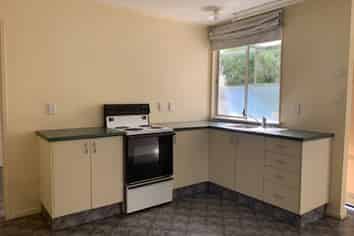 2/196 Kimbolton Road, Feilding