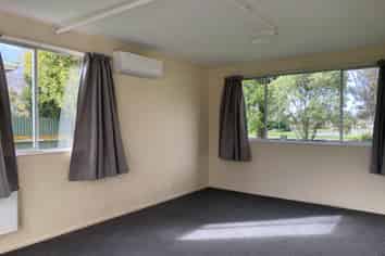 2/196 Kimbolton Road, Feilding
