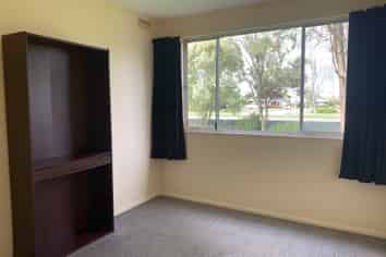 2/196 Kimbolton Road, Feilding
