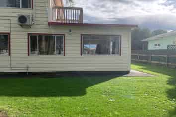 2/196 Kimbolton Road, Feilding