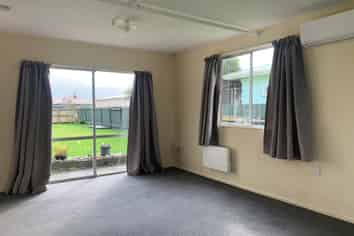 2/196 Kimbolton Road, Feilding