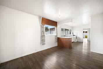 14 Wall Street, Nawton