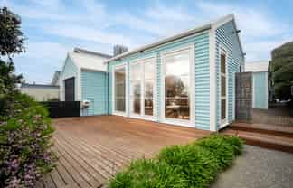 69 Marine Parade, Seatoun