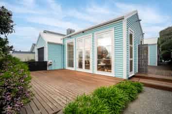 69 Marine Parade, Seatoun