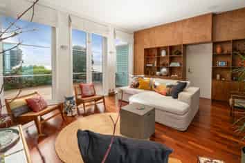 69 Marine Parade, Seatoun